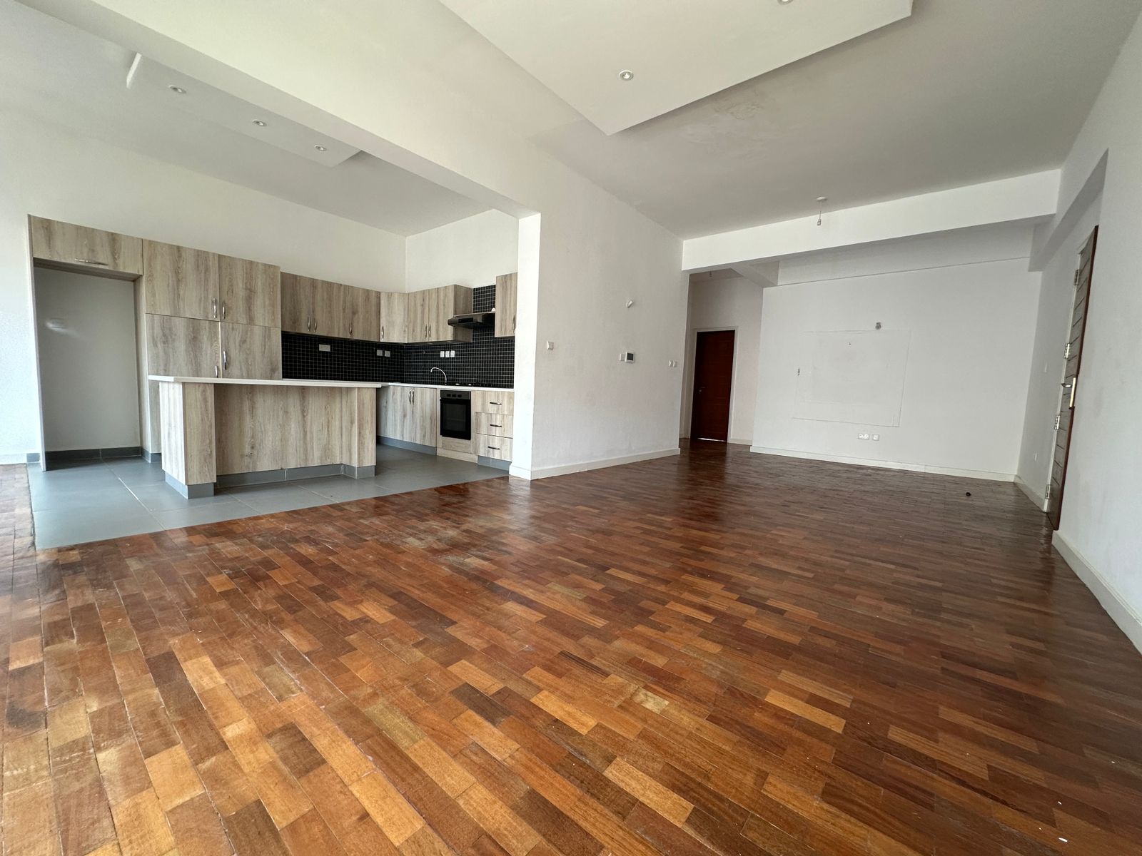 unfurnished 2 Bedroom apartment To Let