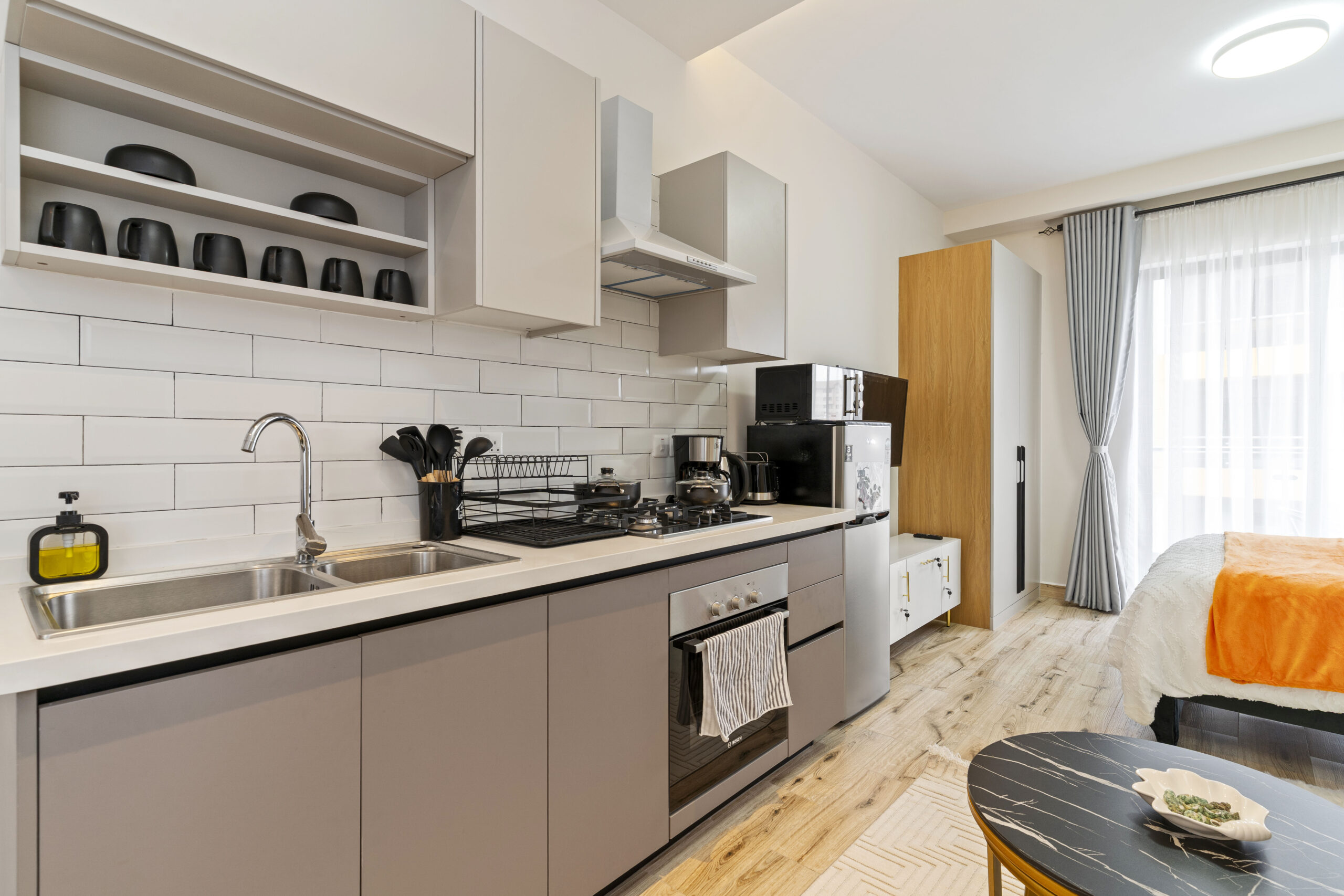 Open planned fitted Kitchen with Oven, Cooker and Hood
