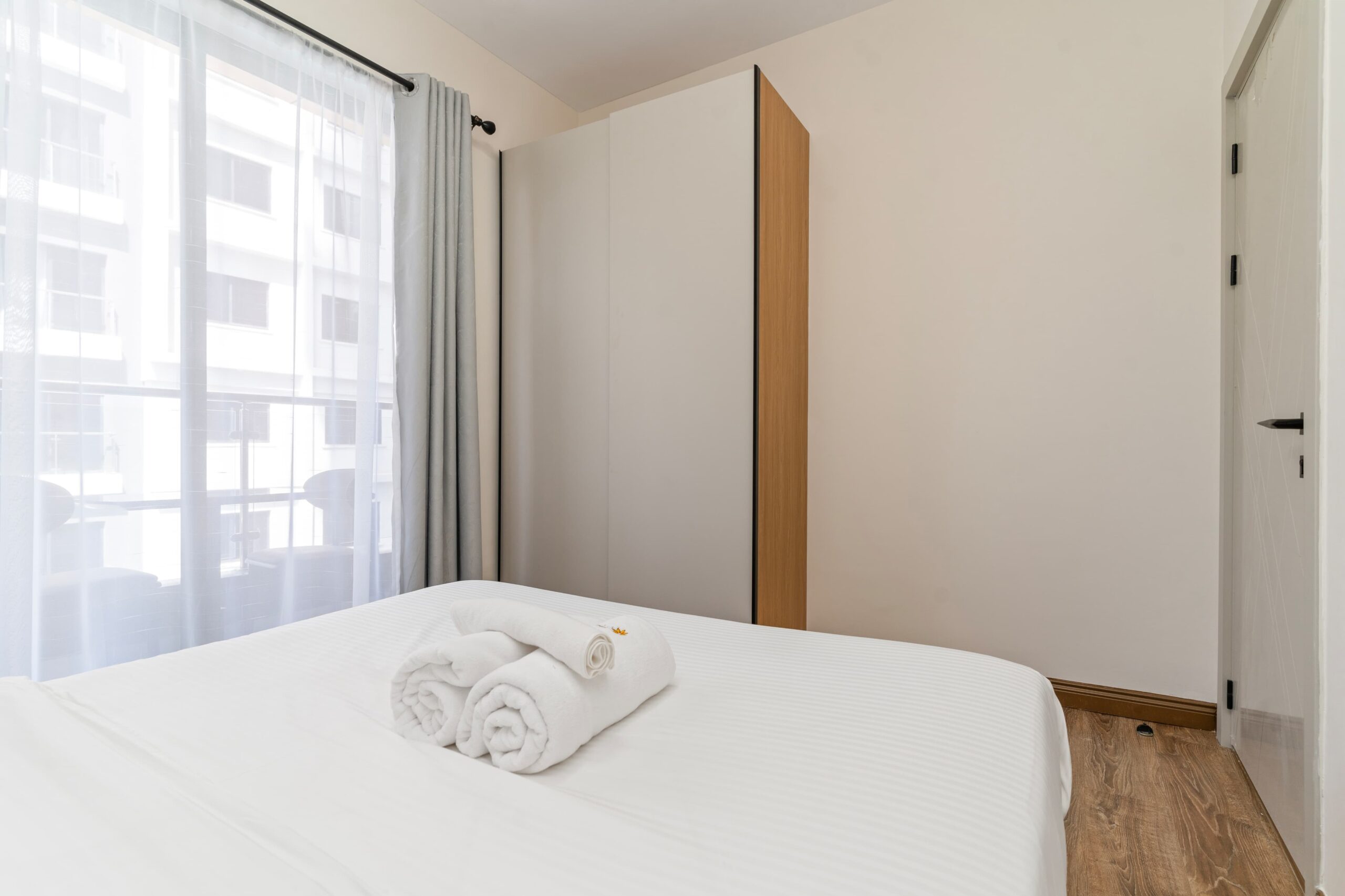 Fitted Wide Wardrobes